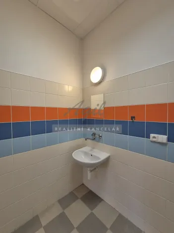 Pronájem kanceláře, Šlapanice, 293 m2
