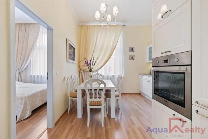 Prodej bytu 3+1, Karlovy Vary, K. Čapka, 88 m2