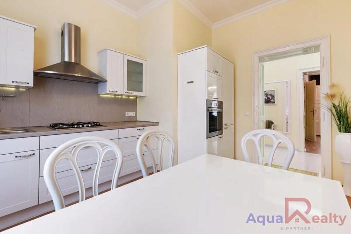 Prodej bytu 3+1, Karlovy Vary, K. Čapka, 88 m2