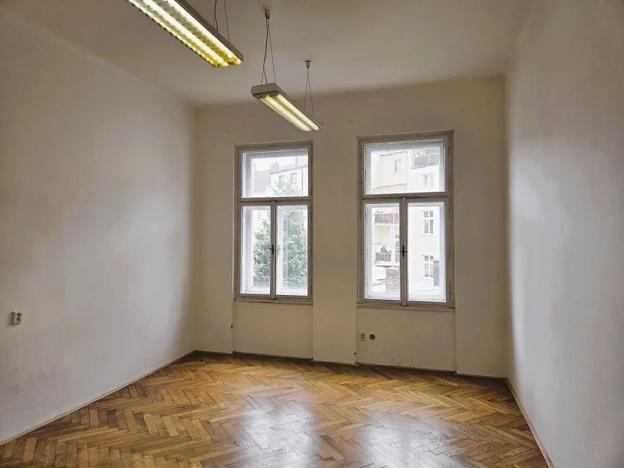 Pronájem kanceláře, Hradec Králové, Gočárova třída, 21 m2