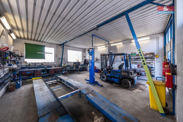 Prodej obchodního prostoru, Lišany, 832 m2