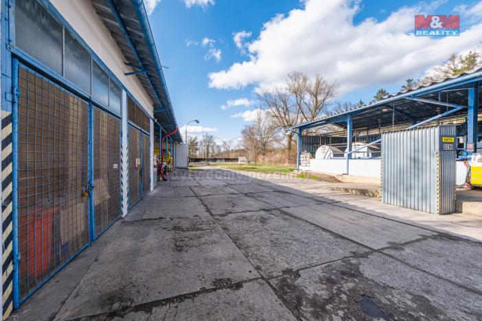 Prodej obchodního prostoru, Lišany, 832 m2