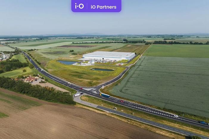 Pronájem skladu, Hrušky, 5000 m2