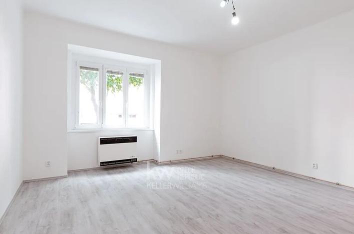 Pronájem bytu 1+kk, Praha - Vršovice, 28. pluku, 34 m2