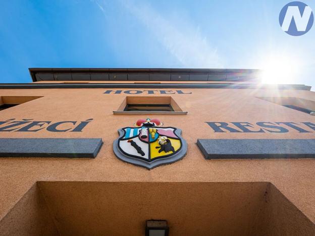 Prodej komerční nemovitosti, Husinec, Komenského, 1500 m2