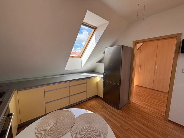 Prodej bytu 2+kk, Jesenice, Lomená, 45 m2