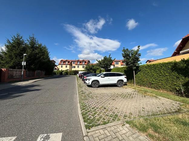 Prodej bytu 2+kk, Jesenice, Lomená, 45 m2