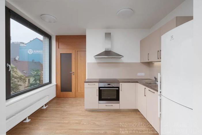 Pronájem bytu 1+kk, Praha - Karlín, Sokolovská, 35 m2