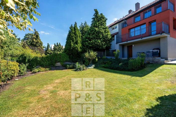 Prodej vícegeneračního domu, Praha - Štěrboholy, Pod areálem, 333 m2