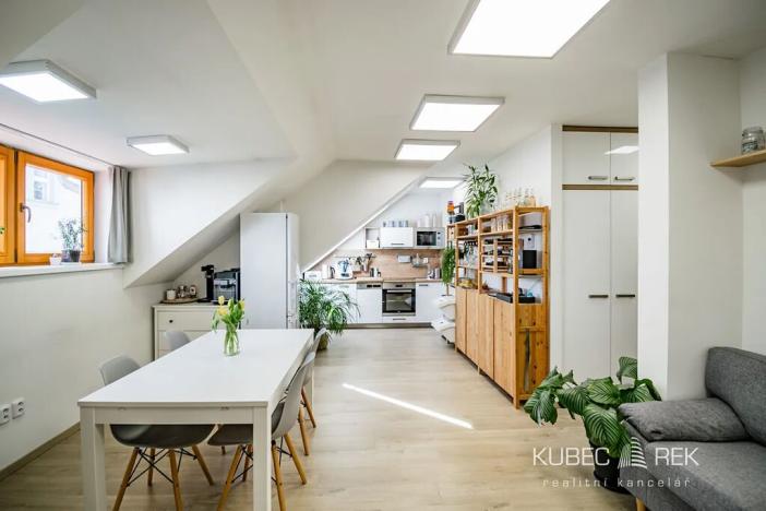 Pronájem bytu 2+kk, Jindřichův Hradec, Husova, 60 m2