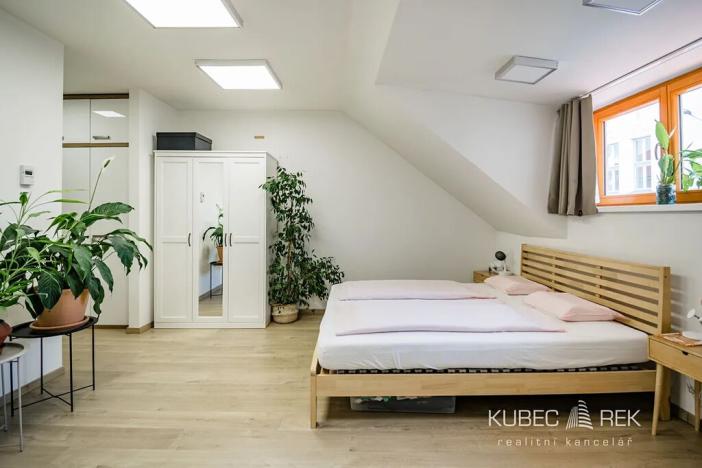 Pronájem bytu 2+kk, Jindřichův Hradec, Husova, 60 m2