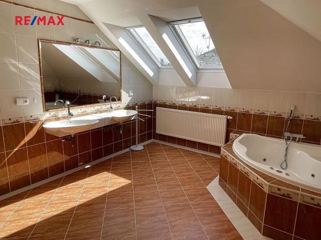 Prodej rodinného domu, Mukařov, Zvonečková, 230 m2