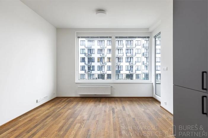 Pronájem bytu 2+kk, Praha - Vysočany, Smržových, 52 m2