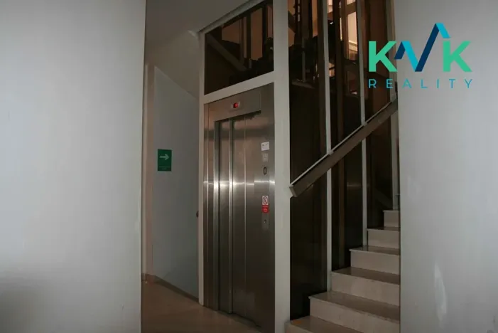 Pronájem kanceláře, Karlovy Vary, Dr. Davida Bechera, 25 m2