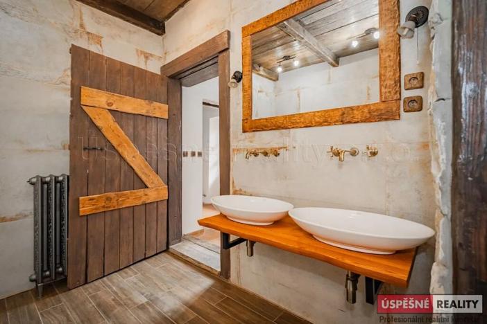 Prodej komerční nemovitosti, Chožov, 737 m2