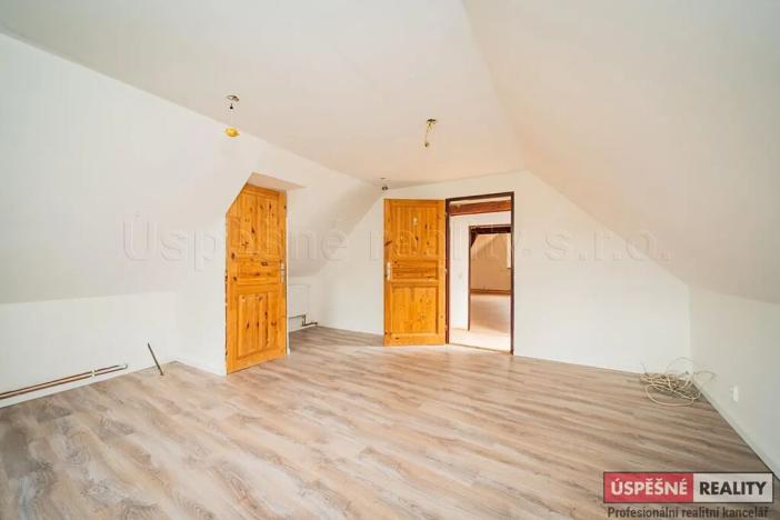 Prodej komerční nemovitosti, Chožov, 737 m2