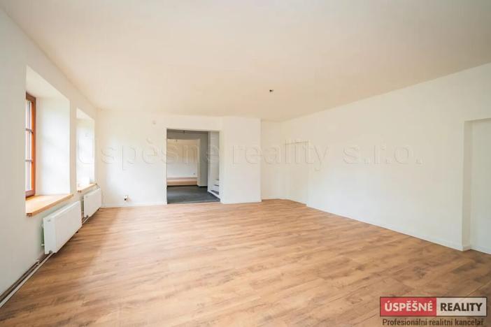 Prodej komerční nemovitosti, Chožov, 737 m2