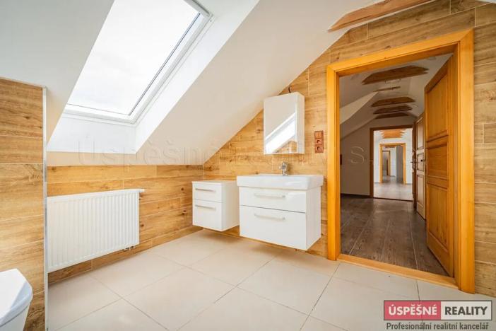 Prodej komerční nemovitosti, Chožov, 737 m2