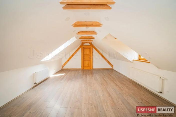 Prodej komerční nemovitosti, Chožov, 737 m2