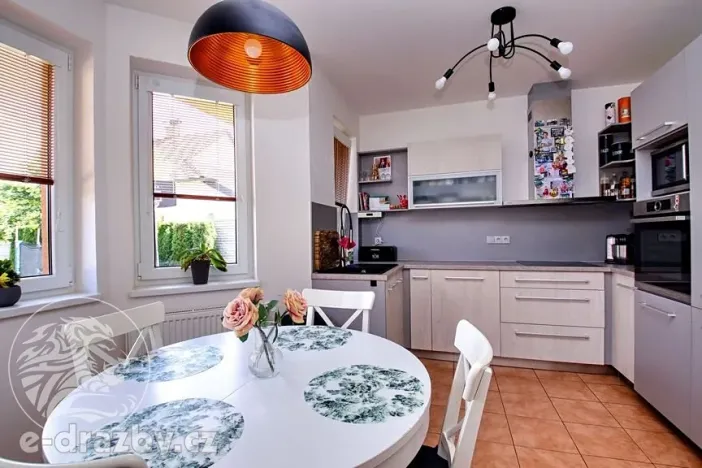 Prodej rodinného domu, Pardubice, 28. října, 156 m2