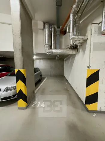Pronájem garážového stání, Praha - Žižkov, Jeseniova, 15 m2