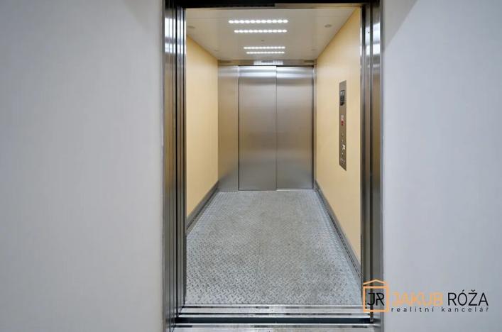 Pronájem kanceláře, Vrchlabí, Horská, 206 m2