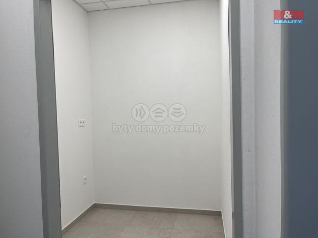 Pronájem kanceláře, Třinec - Lyžbice, nám. Svobody, 61 m2