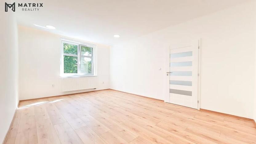 Prodej bytu 2+kk, Králův Dvůr, náměstí Míru, 55 m2