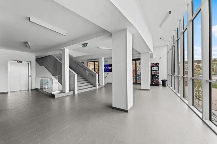 Pronájem obchodního prostoru, Praha - Hloubětín, Poděbradská, 107 m2