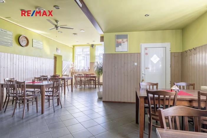 Prodej obchodního prostoru, Čelákovice, Na Hrázi, 650 m2