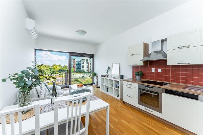 Pronájem bytu 2+kk, Praha, Jankovcova, 54 m2