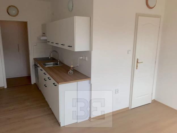 Pronájem bytu 2+kk, České Budějovice, Průběžná, 49 m2