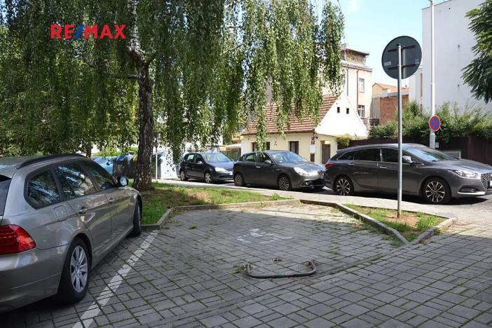 Pronájem garážového stání, Praha - Michle, Magistrů, 10 m2