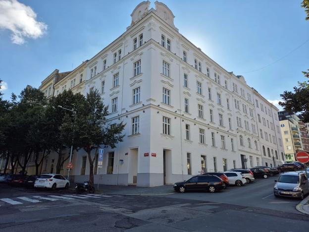 Pronájem kanceláře, Praha - Žižkov, Žerotínova, 400 m2