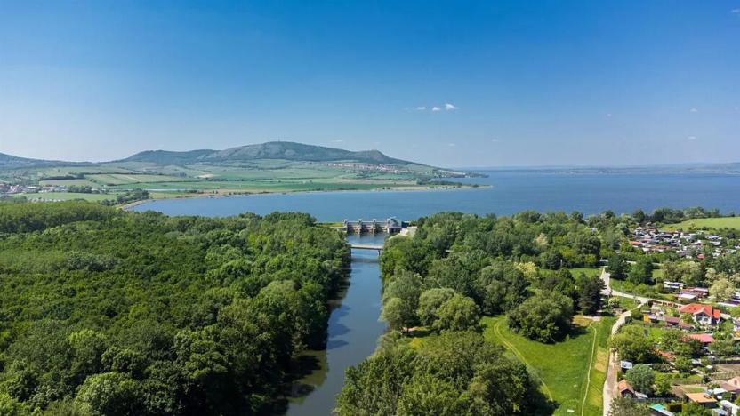 Prodej komerční nemovitosti, Přítluky, 2507 m2