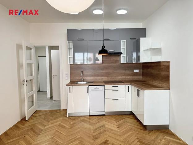 Pronájem bytu 2+kk, Praha - Vinohrady, Záhřebská, 49 m2