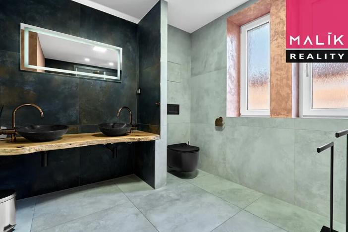 Prodej atypického bytu, Ostrov, Hlavní třída, 141 m2