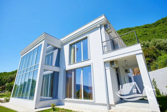 Prodej vily, Kumbor, Černá Hora, 320 m2