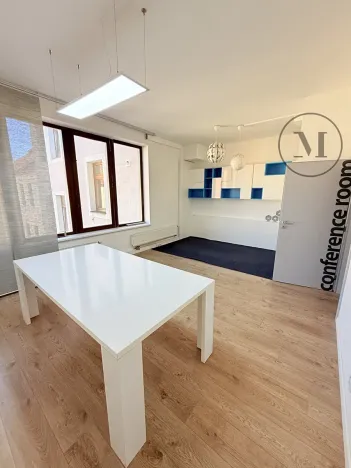 Pronájem kanceláře, České Budějovice, Nádražní, 180 m2