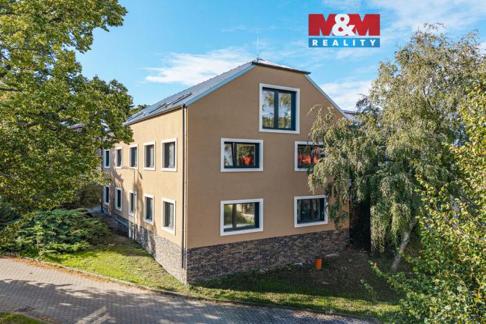Prodej bytu 2+kk, Praha - Holyně, náměstí Pod lípou, 61 m2