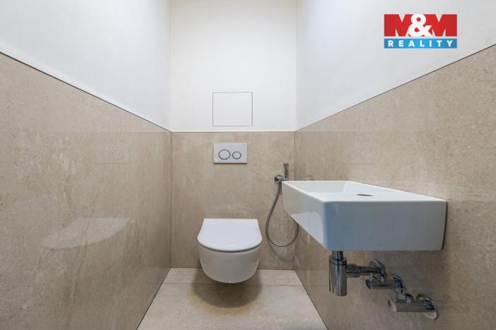 Prodej bytu 2+kk, Praha - Holyně, náměstí Pod lípou, 61 m2