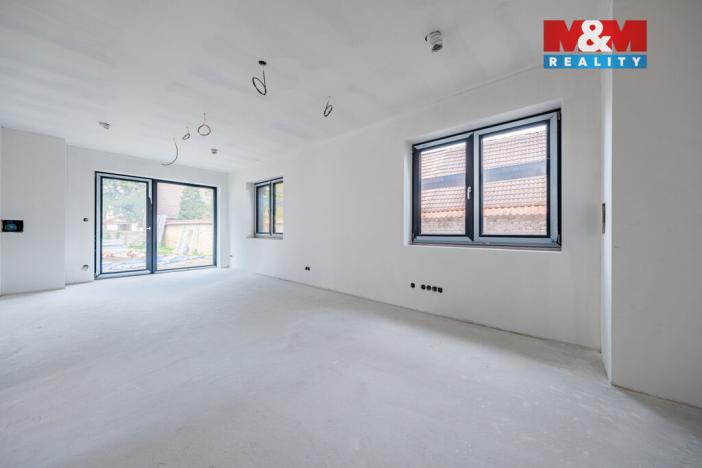 Prodej bytu 2+kk, Praha - Holyně, náměstí Pod lípou, 61 m2