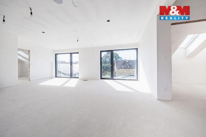 Prodej bytu 2+kk, Praha - Holyně, náměstí Pod lípou, 61 m2