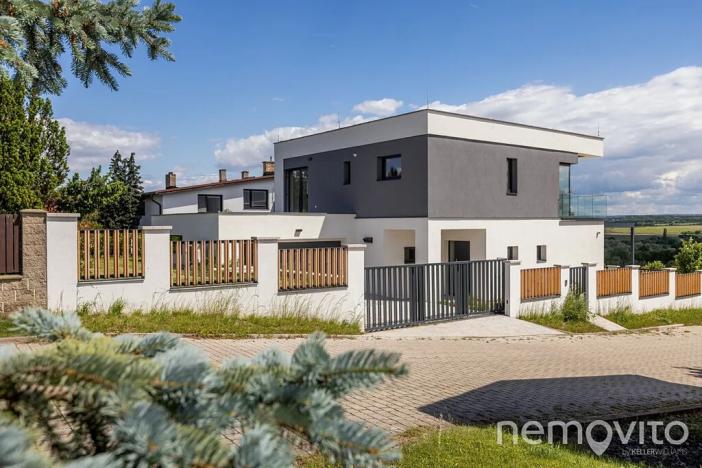Prodej vily, Praha - Dolní Počernice, V padolině, 280 m2