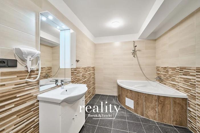 Prodej bytu 2+kk, Dešná, 49 m2