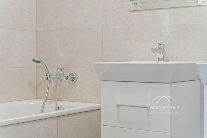 Pronájem bytu 1+kk, Praha - Chodov, Líbalova, 30 m2