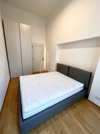 Pronájem bytu 2+1, Praha - Karlín, Sokolovská, 75 m2