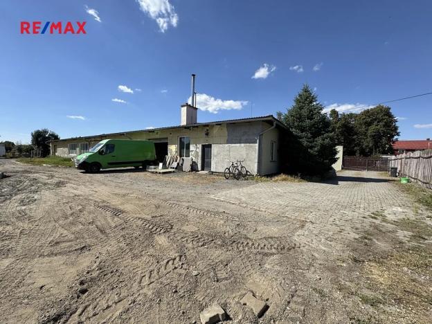 Prodej výrobních prostor, Loučany, 880 m2