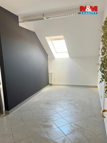 Pronájem obchodního prostoru, Chlumec nad Cidlinou - Chlumec nad Cidlinou IV, Kozelkova, 24 m2