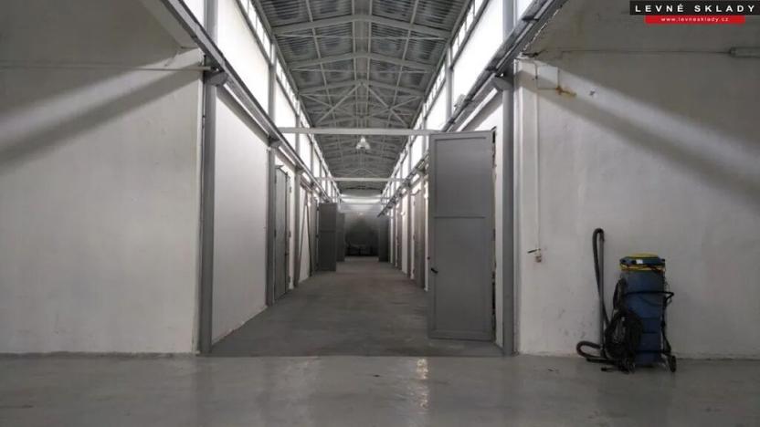 Pronájem skladu, Kolín, 1000 m2